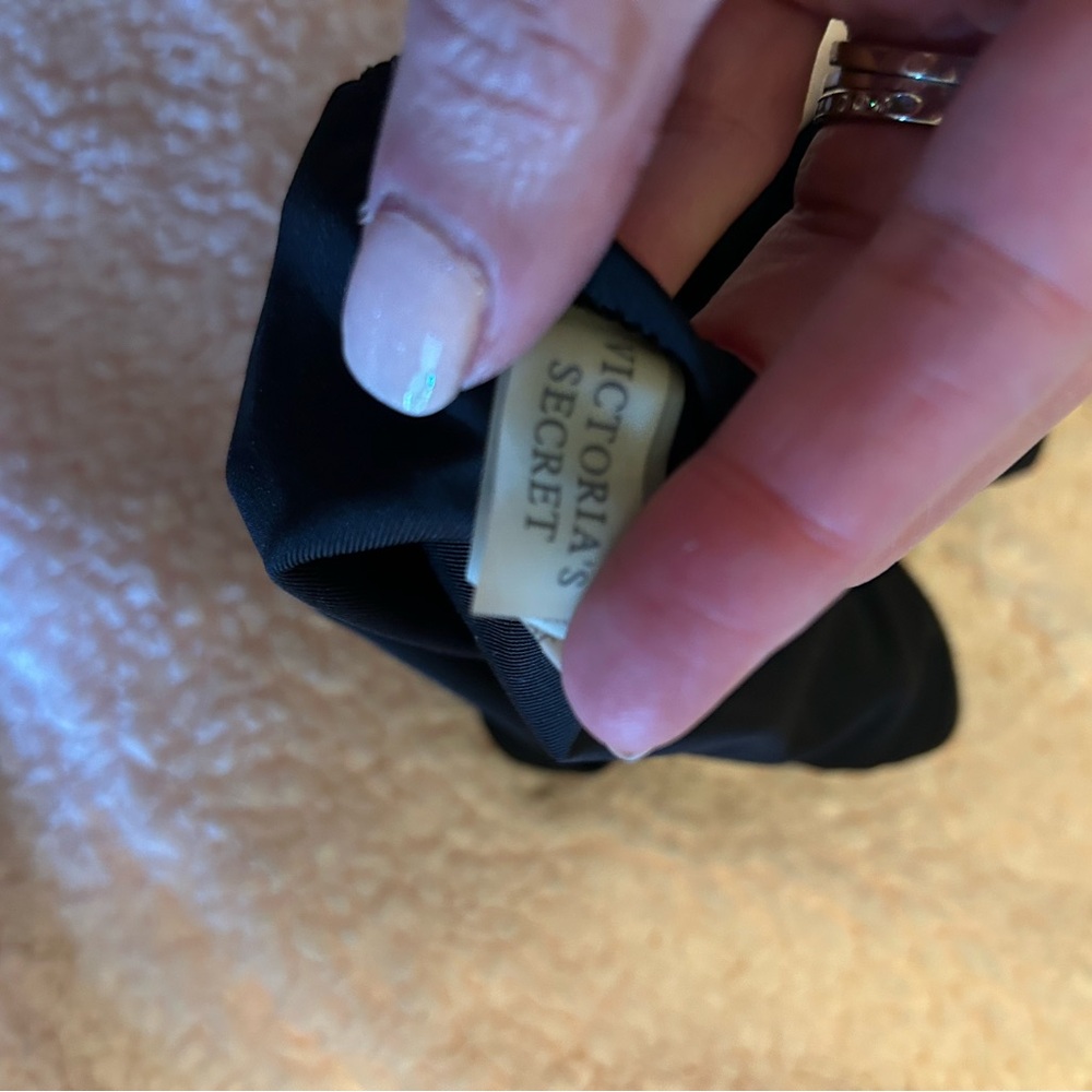 VICTORIA SECRET swim bottoms. - Picture 6 of 12